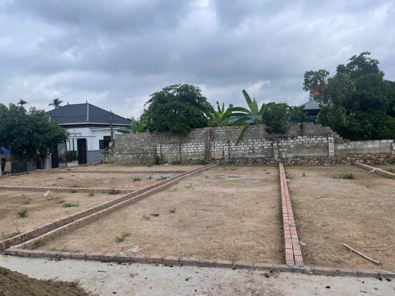 Cần tiền mua vàng em quyết định bán lô đất 3 mặt tiền ở Phường Lưu Kiếm 
Giá : nào cũng bán 
Liên hệ ngay 0898266583 
Để sở hữu ạ !