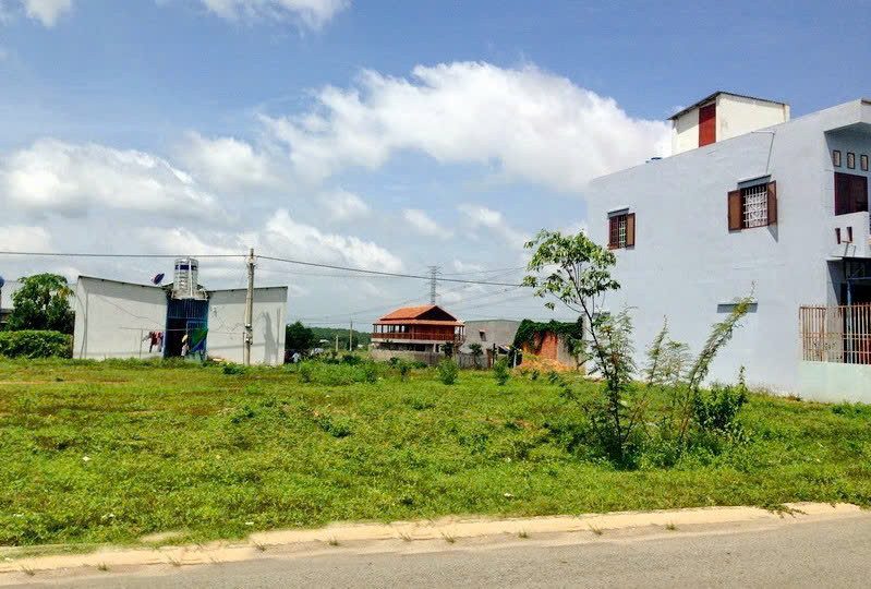 0931.783.209. Bán đất 377.3m² có sẵn 100m² thổ cư ngang 5m giá 395 triệu tại Xã Minh Đức