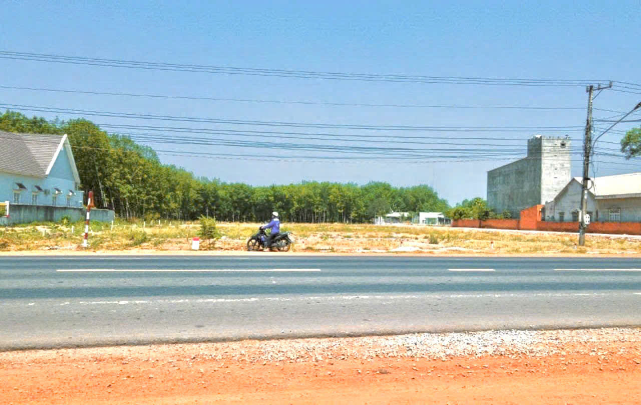 THU HỒI VỐN BÁN GẤP 1300M2 ĐẤT SẴN THỔ CƯ GẦN NGAY KHU CÔNG NGHIỆP ĐÔNG CÔNG NHÂN. GIÁ 235TR