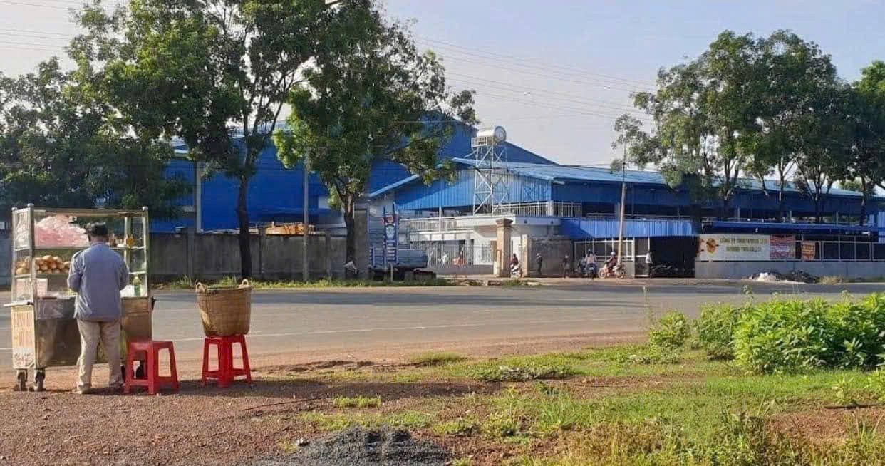 KẸT TIỀN QUÁ BÁN GẤP 3010M2 ĐẤT SHR, MT ĐƯỜNG RỘNG SÁT KCN, NHÀ MÁY ĐANG HOẠT ĐỘNG CÓ CHỢ, TRƯỜNG HỌC. GIÁ 190TR