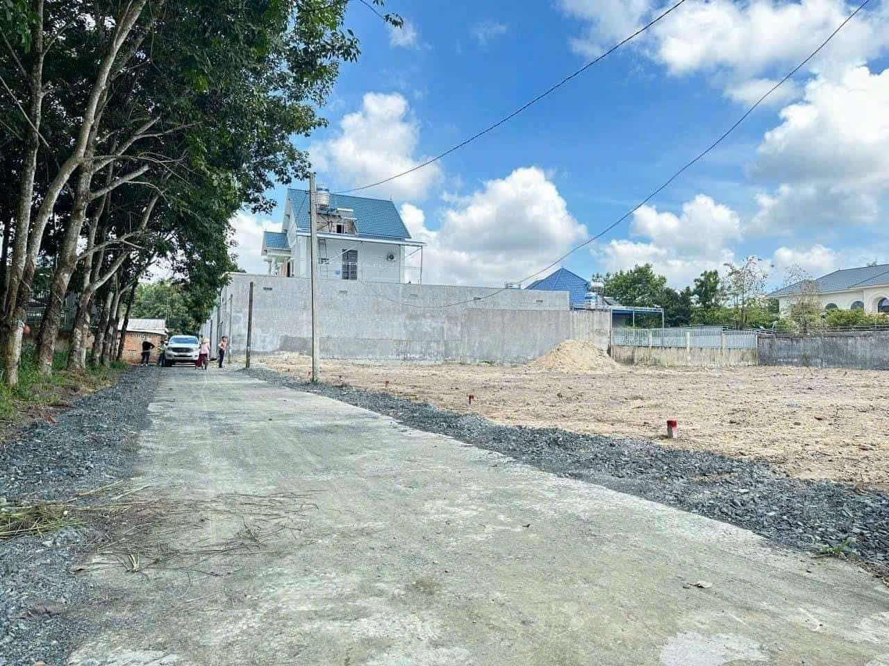 bán 10x27= 270m2 đất, sổ hồng thổ cư giá 240 triệu