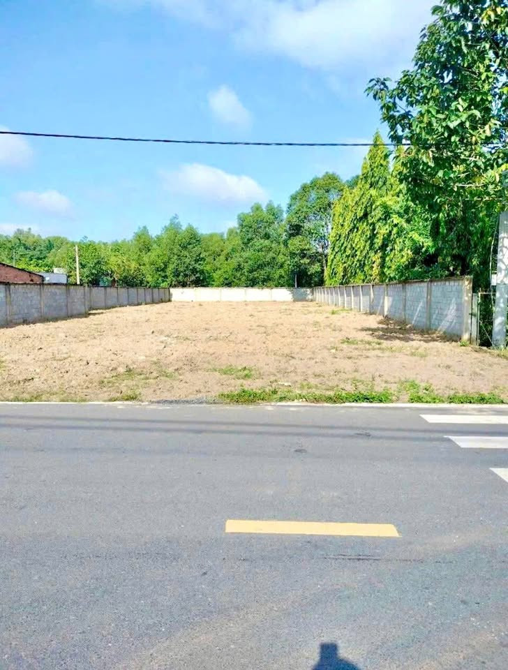 Chính chủ bán nhanh 250m², có sẵn thổ cư. Giá 480 triệu đất gần ủy ban, trường học dân cư đông