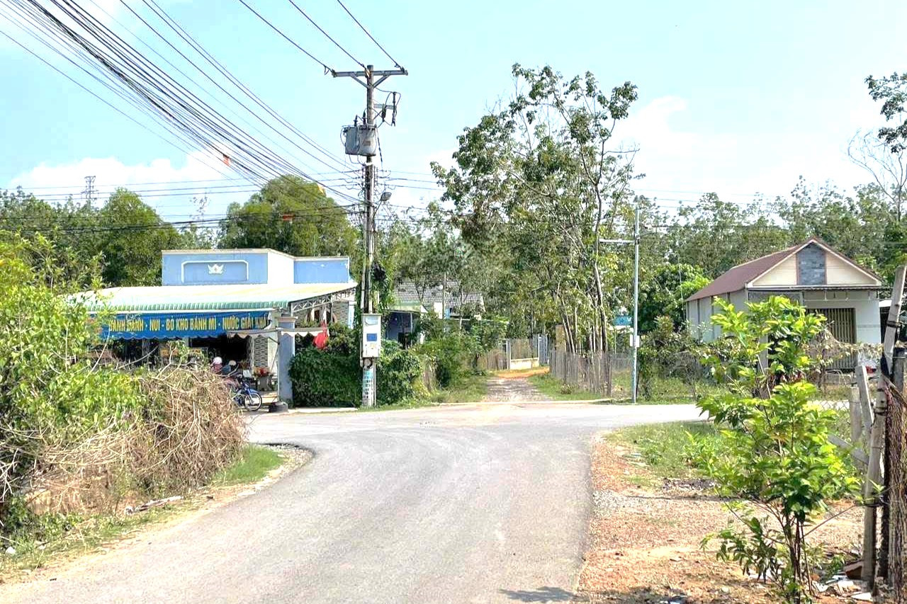ĐẤT CHƠN THÀNH 480tr CẶP BÊN SÂN GOLF QL14 BÁN 2 SỔ GẦN 600m2 FULL THỔ CƯ SHR