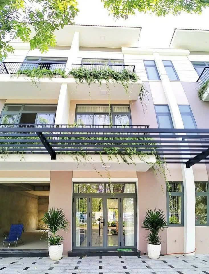Nhà phố liền kề, biệt thự giá tiềm năng