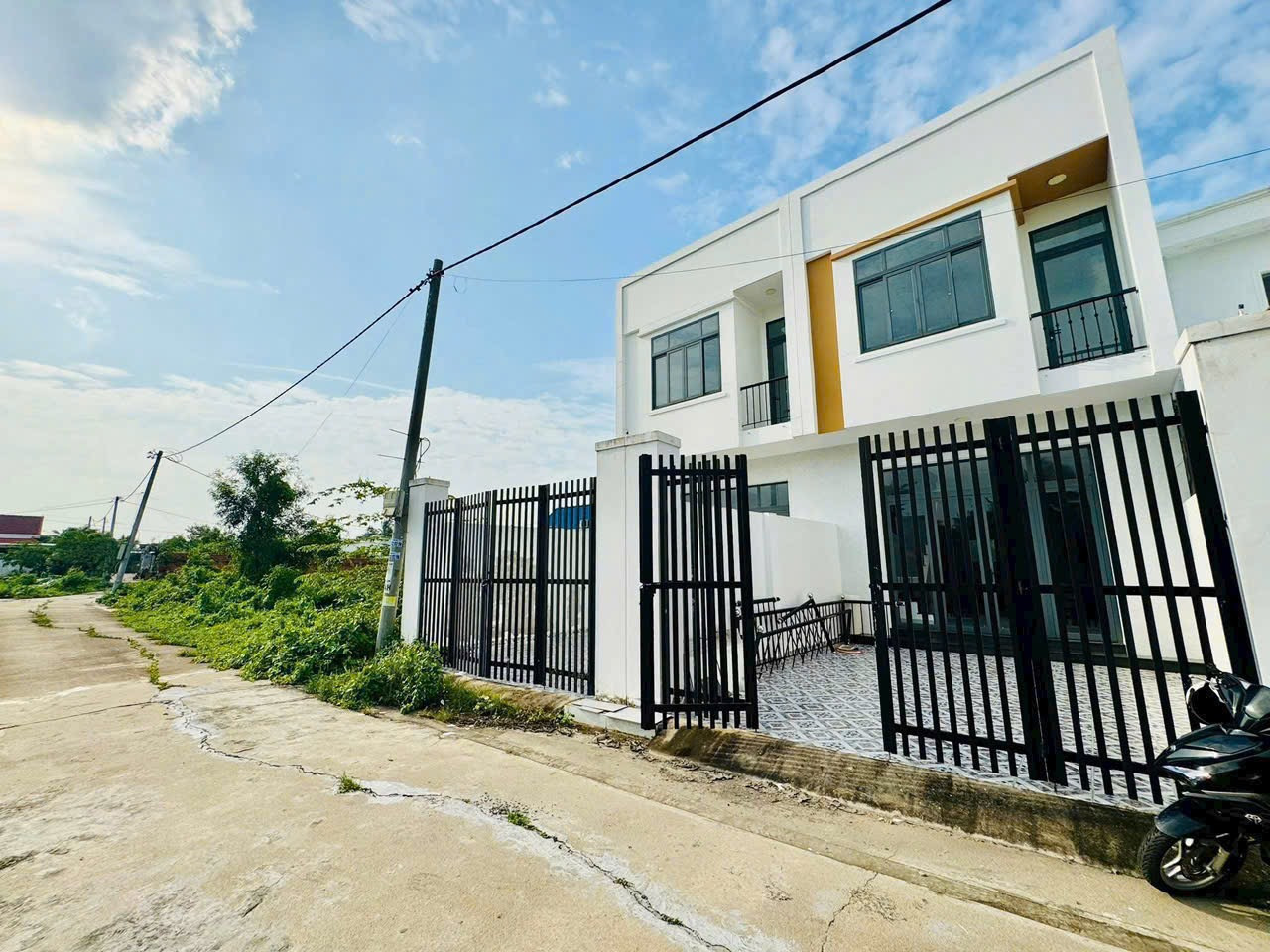 [ Mỹ Phong, TP. Mỹ Tho] Nhà mới hoàn thiện đường Ô Tô 4m cách HL90A chỉ vài chục mét