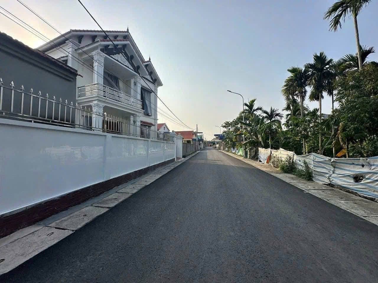 💥Chính chủ gửi bán đất Ngũ Lão - Thủy Nguyên cũ
L/h;076.231.9990 em Thúy 
▪️115m ngang 5m cực hiếm
▪️Đường trải nhựa áp phan,cao áp
▪️Nhìn ra khu công nghiệp Thủy Nguyên mới
▪️Tiềm năng kinh doanh buôn bán sầm uất
▪️Đảm bảo không quy hoạch 
Không c