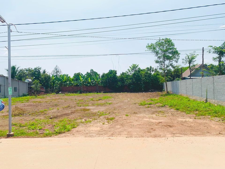 KẸT TIỀN BÁN GẤP 4200M2 ĐẤT NGAY KCN, CHỢ KINH DOANH ĐÔNG MẶT TIỀN 12M GIÁ 180TR/LÔ