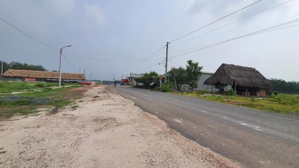 Kẹt tiền sang gấp 200m2 đất sát chợ, kcn tiện xây trọ giá 290tr