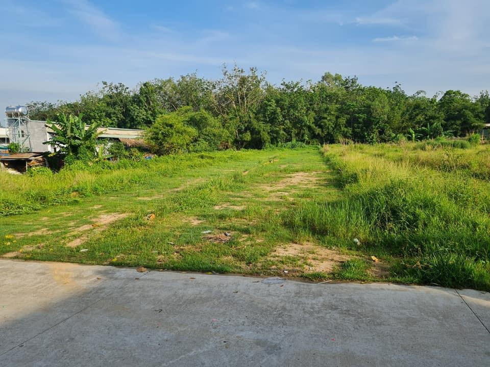 lh 0909 044 186. Sang gấp 200m2 đất ngay chợ, sát kcn tiện xây trọ giá 290tr
Đất sổ hồng riêng, thổ cư, bao sang tên công chứng