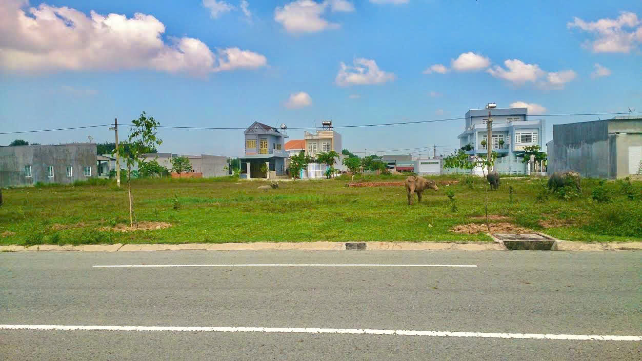 KẸT TIỀN SANG GẤP 2008M2 ĐẤT NGAY KCN HOẠT ĐỘNG NHỘN NHỊP, SÁT CHỢ DÂN ĐÔNG. GIÁ 190TR