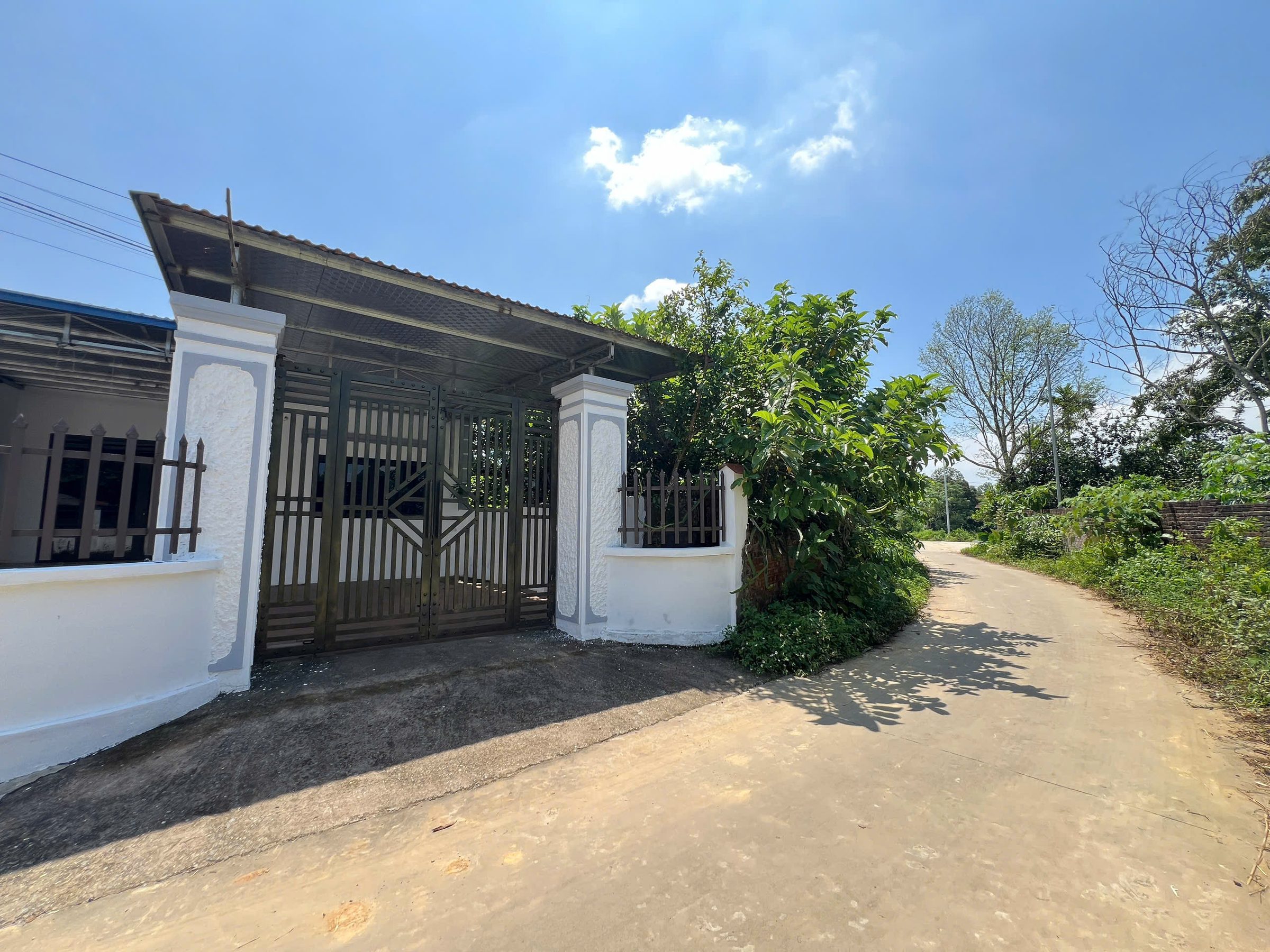 202m - sẵn nhà C4 còn mới - gần KCN và uỷ ban trường học - giá nhỉnh 3 tỷ