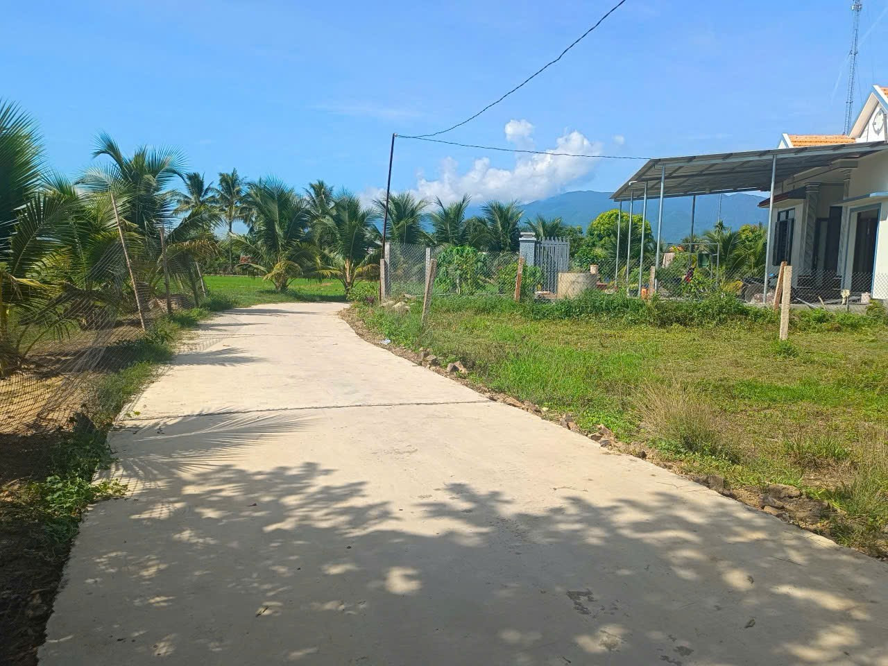 🌺Chính chủ cần bán nhanh lô đất Bình Trị Ninh Bình🌺 🫶dt 6x30 có 60 thổ cư  🫶mặt tiền đường đường bê tông thông , cách đường liên xã ninh bình 20m , gần chợ , trường học , khu dân cư đông đúc phát triển .  —- —- —- 🫶giá chỉ 5xx tl chính chủ  ☎️ 0938156791 