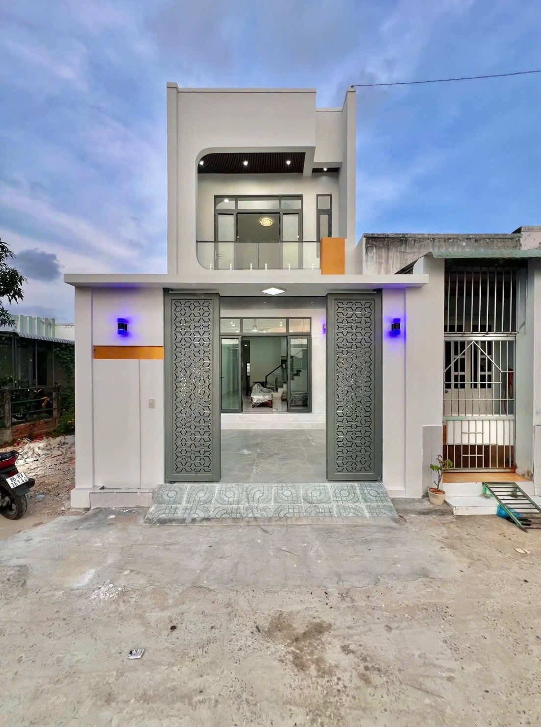BÁN NHANH NHÀ LẦU PHONG NẪM