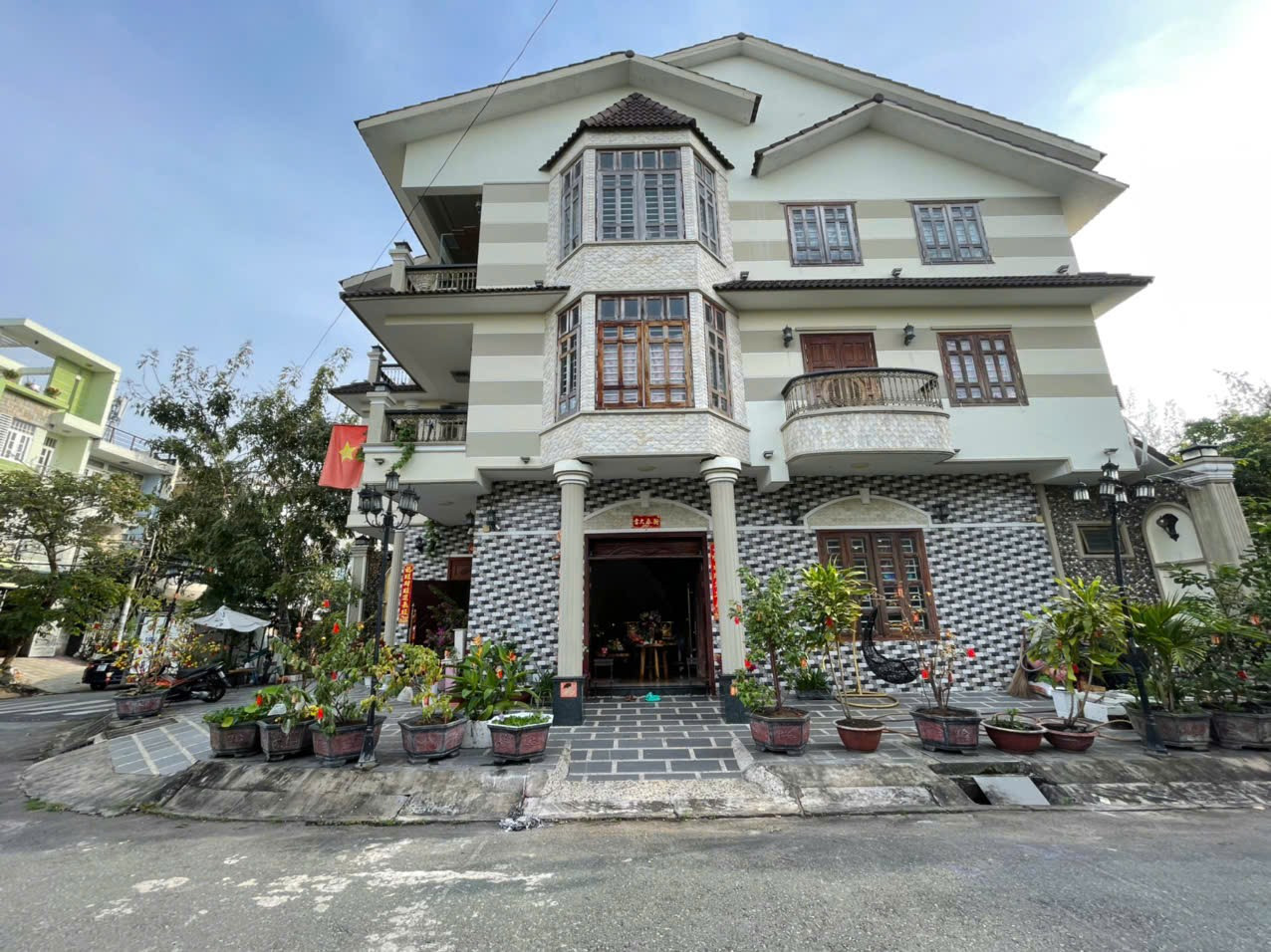 9x20m | 3 tầng | 5PN | Giá chỉ 19,5 tỷ – View góc 2 mặt tiền cực thoáng tại Ấp 5, Phong Phú, Bình Chánh!