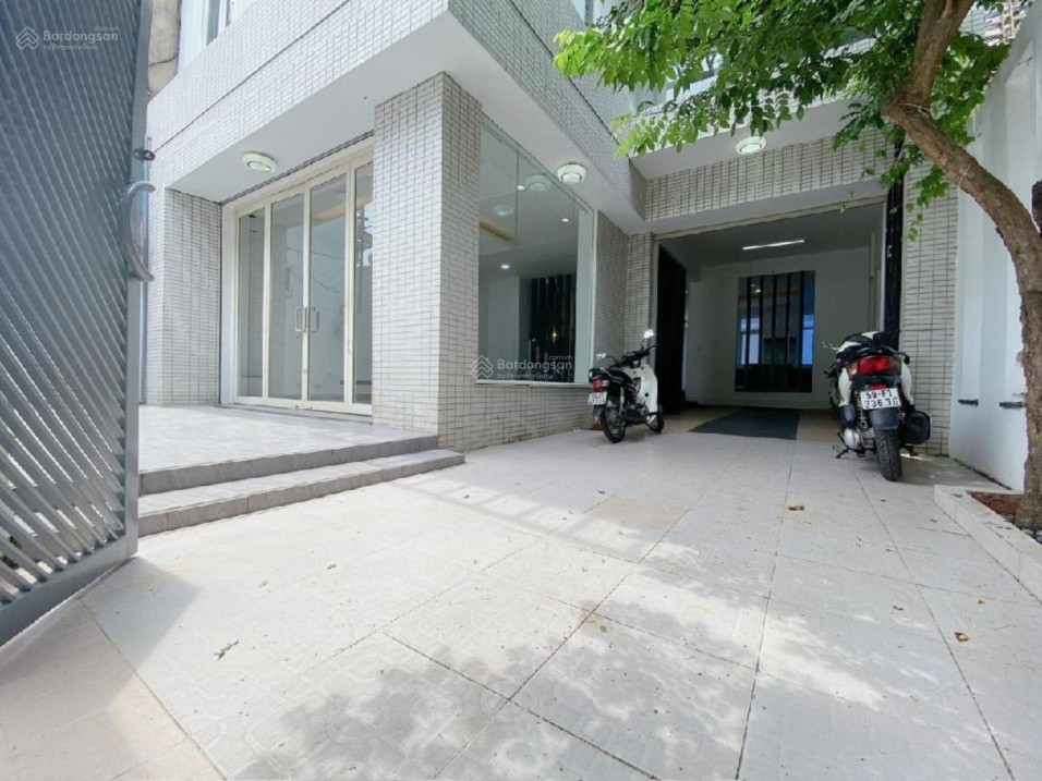 BÁN BIỆT THỰ VEN SÔNG - KHÔNG GIAN SỐNG ĐẲNG CẤP, CHÍNH CHỦ BÁN GẤP!  9X20M , 3 TẦNG, GIÁ CHỈ 16.3 TỶ