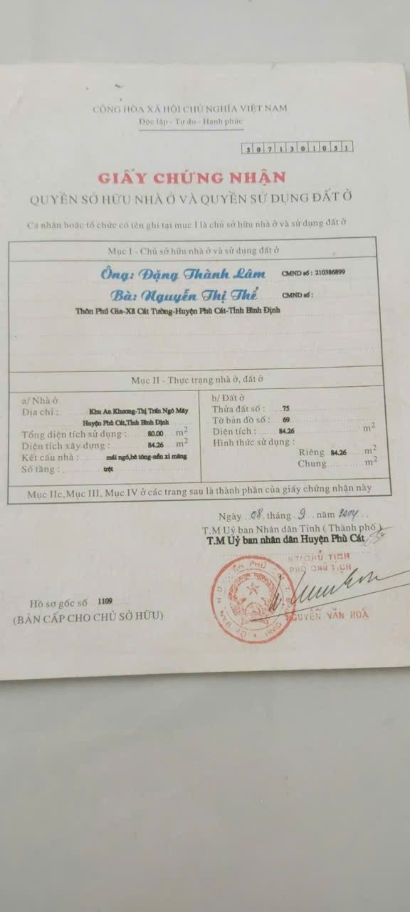 Bán  nhà 2 mặt tiền Chợ Phu Cát 
ĐT 0773330805 
Giá 5ty  thương lượng  
dt 84m2 
Ko tranh chấp 
Có sổ chính chủ .Vị trí ql 1a đẹp có thể xây cho thuê ngân hàng...siêu thi....
Pháp lý rõ ràng 
Tiếp thiện chí
Khu chợ sâm uất. Nhộn nhịp....