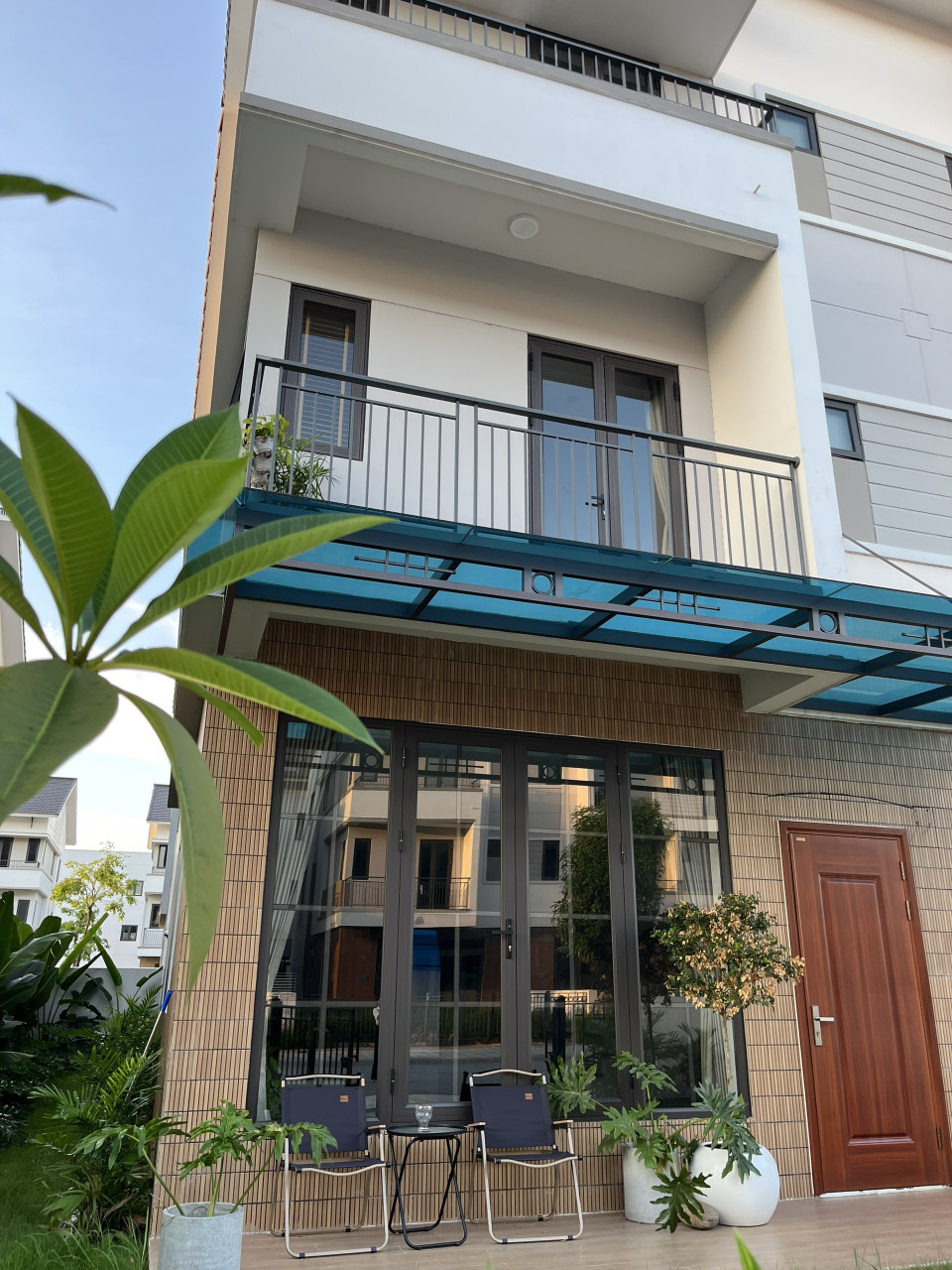 Bán shophouse diện tích lớn giá rẻ hơn 1/5 giá biệt thự cùng diện tích