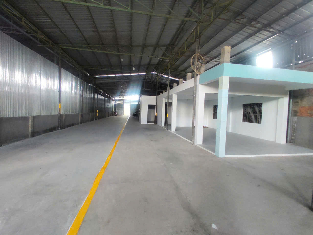 Cho thuê kho 2000m2 mặt tiền đường container,có sẵn 3 pha tại TP Bến Tre
