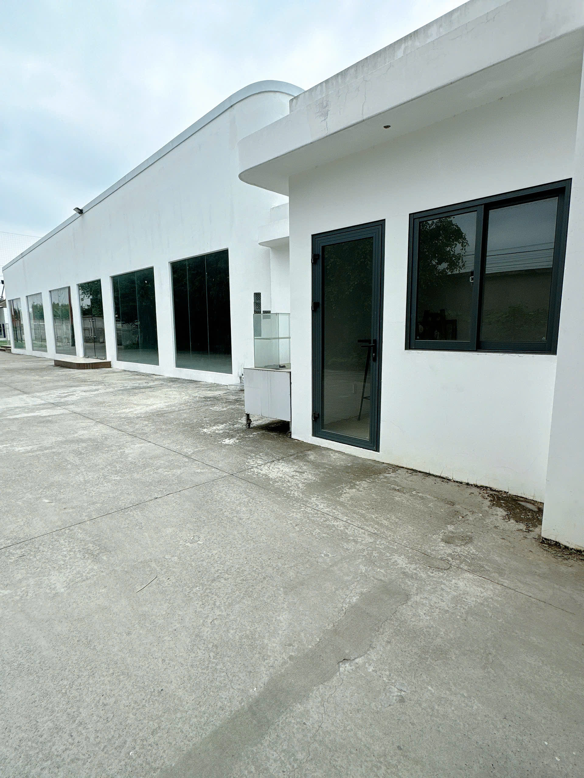 Cho thuê mặt bằng kinh doanh sẵn có 254m2 mặt tiền TP Bến Tre.Gía 20 triệu