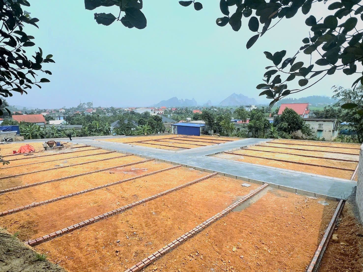🔥 RA HÀNG 28 LÔ F0 PHÙ NINH – THỦY NGUYÊN – HẢI PHÒNG 🔥

💰 Giá CHỈ từ 435 TRIỆU/LÔ – Cơ hội đầu tư cực hiếm!
📍 Vị trí: Phù Ninh – Thủy Nguyên – Hải Phòng

🚗 Ngõ rộng – ô tô 16 chỗ vào tận đất, di chuyển cực thuận tiện

✅ Mặt bằng đồng bộ, hạ tầng h