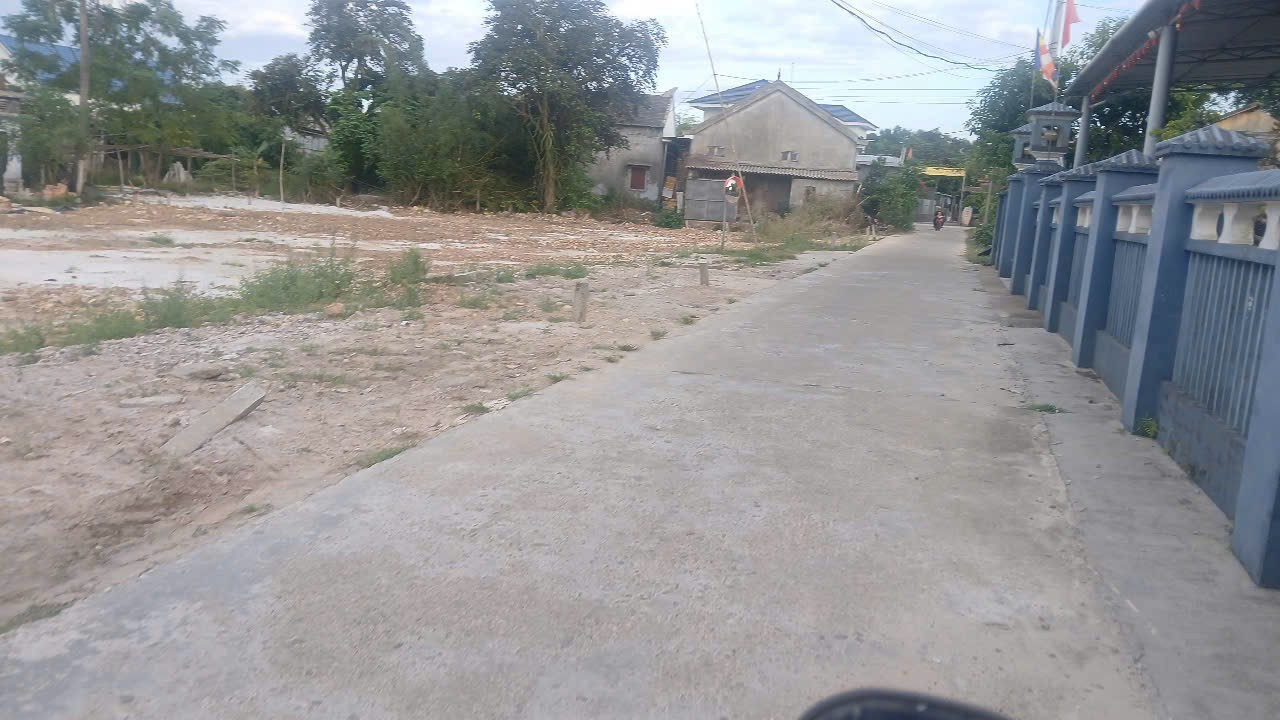 Bán đất biển Vinh An sát UBND mặt tiền đường 13,5M ra biển tầm 600m giá chỉ 4XX Triệu