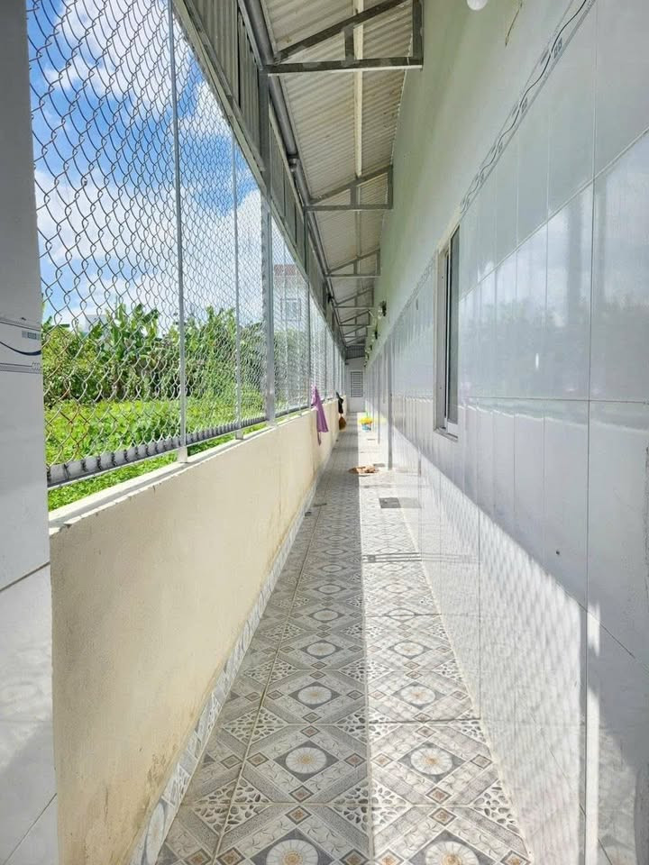 Gia đình cô 2 cần tiền bán gấp dãy trọ ngay KCN Phước Đông Gò Dầu.DT 211.8m2 có thổ, SHR. Giá 800tr