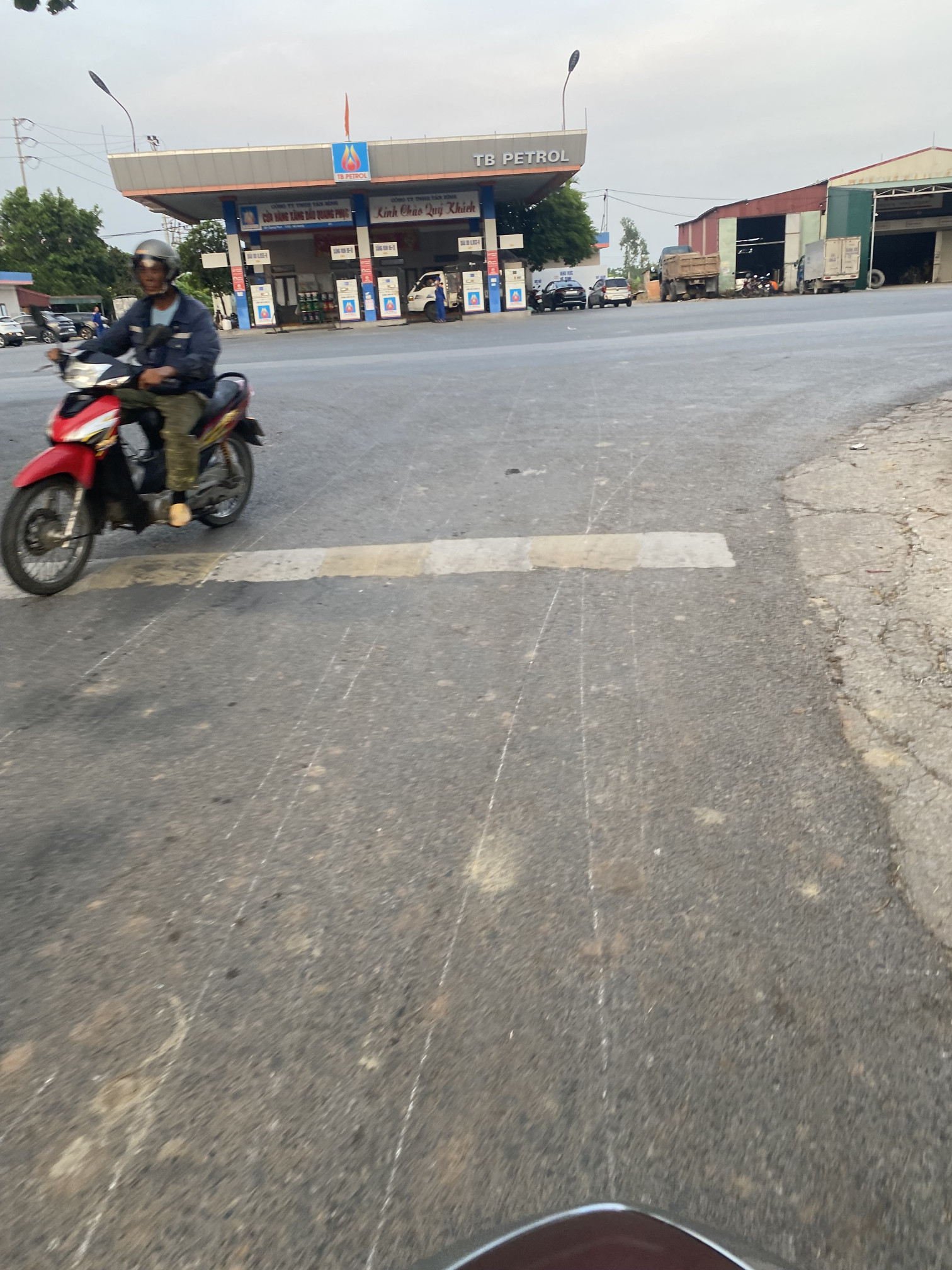 Đất 400m² kinh doanh đắc địa Quang Phục, đối diện cây xăng, giá cực tốt