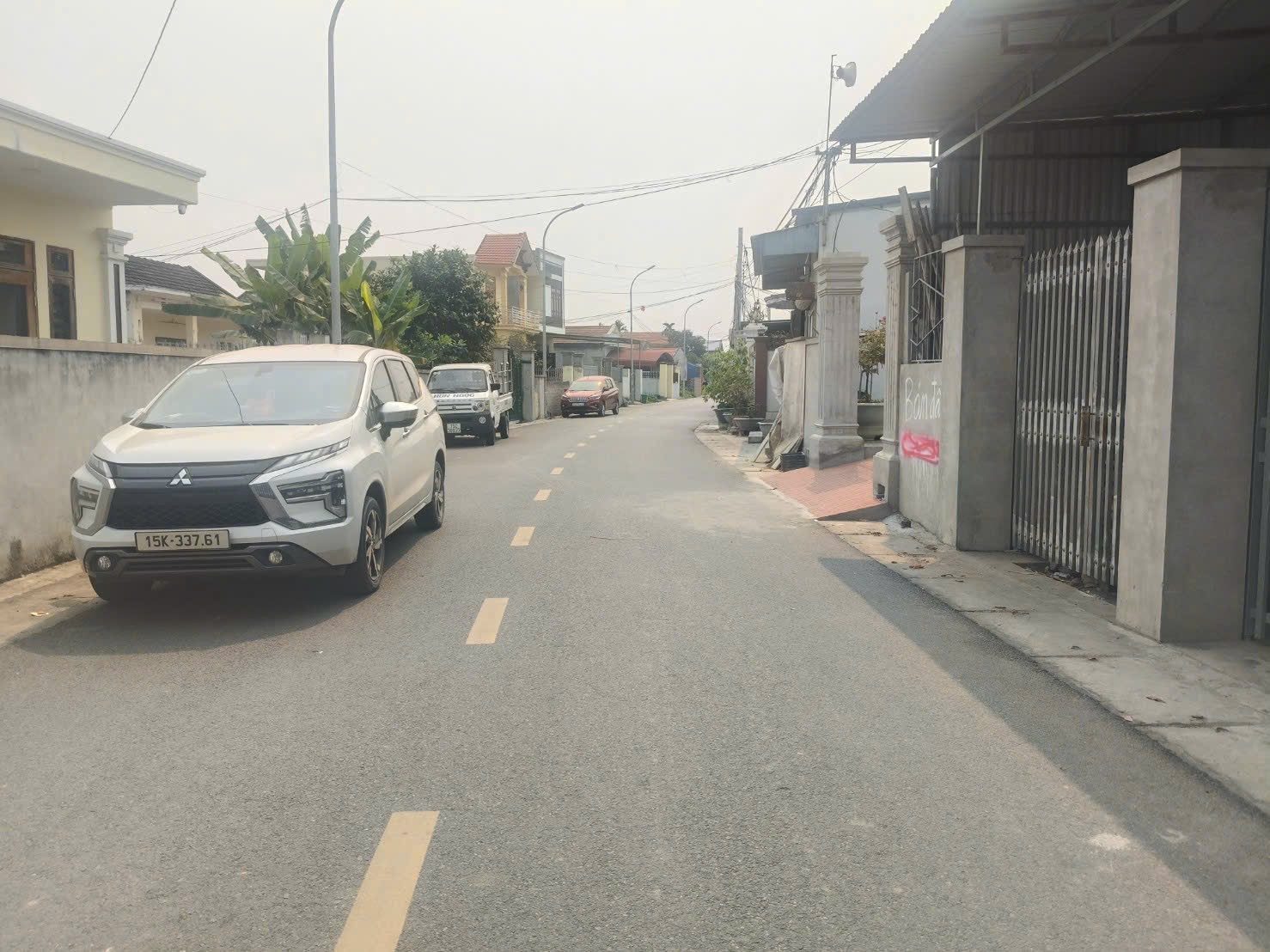 Chính chủ gửi bán lô đất đẹp ko chút lỗi lầm nhỏ tại quảng cư / phường Lê ích 
Dt 133m . Mặt tiền rộng 5m cách trục 352 chỉ 200m
Nằm trên trục đường trải nhựa 2 ôtô tránh nhau 
Kinh doanh buôn bán thuận tiện 
Giá chủ cần bán 2,9xx
LH. Em 0898266583