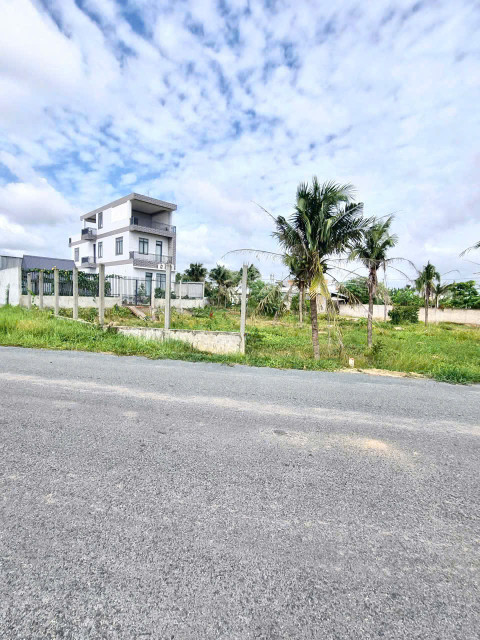 CHO THUÊ 2300M2 ĐẤT MẶT TIỀN ĐƯỜNG GOM RẠCH MIỄU 2