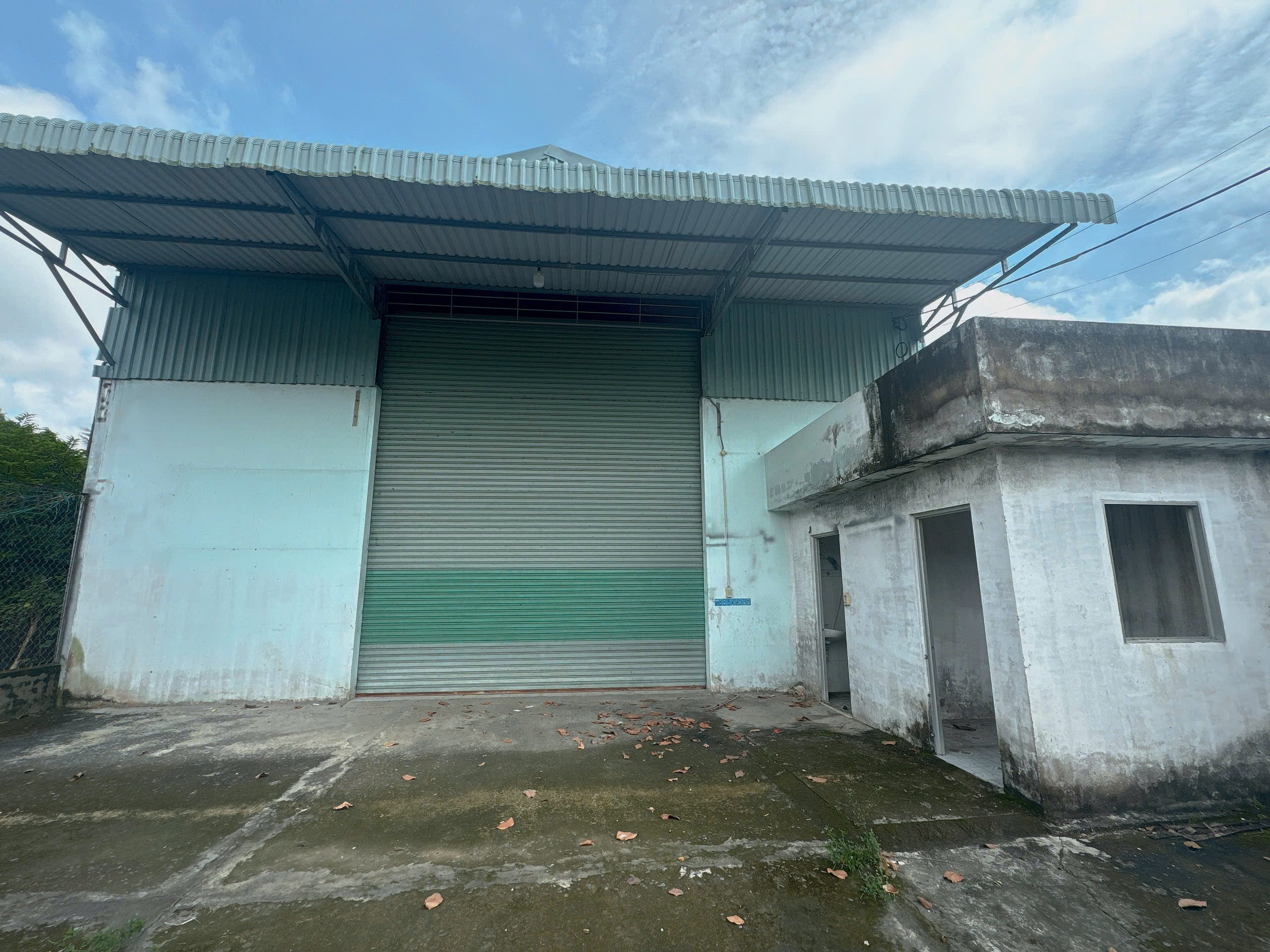 Cho thuê kho sẵn 500m2 mặt tiền QL57C,TP Bến Tre.Có sẵn điện 3 pha