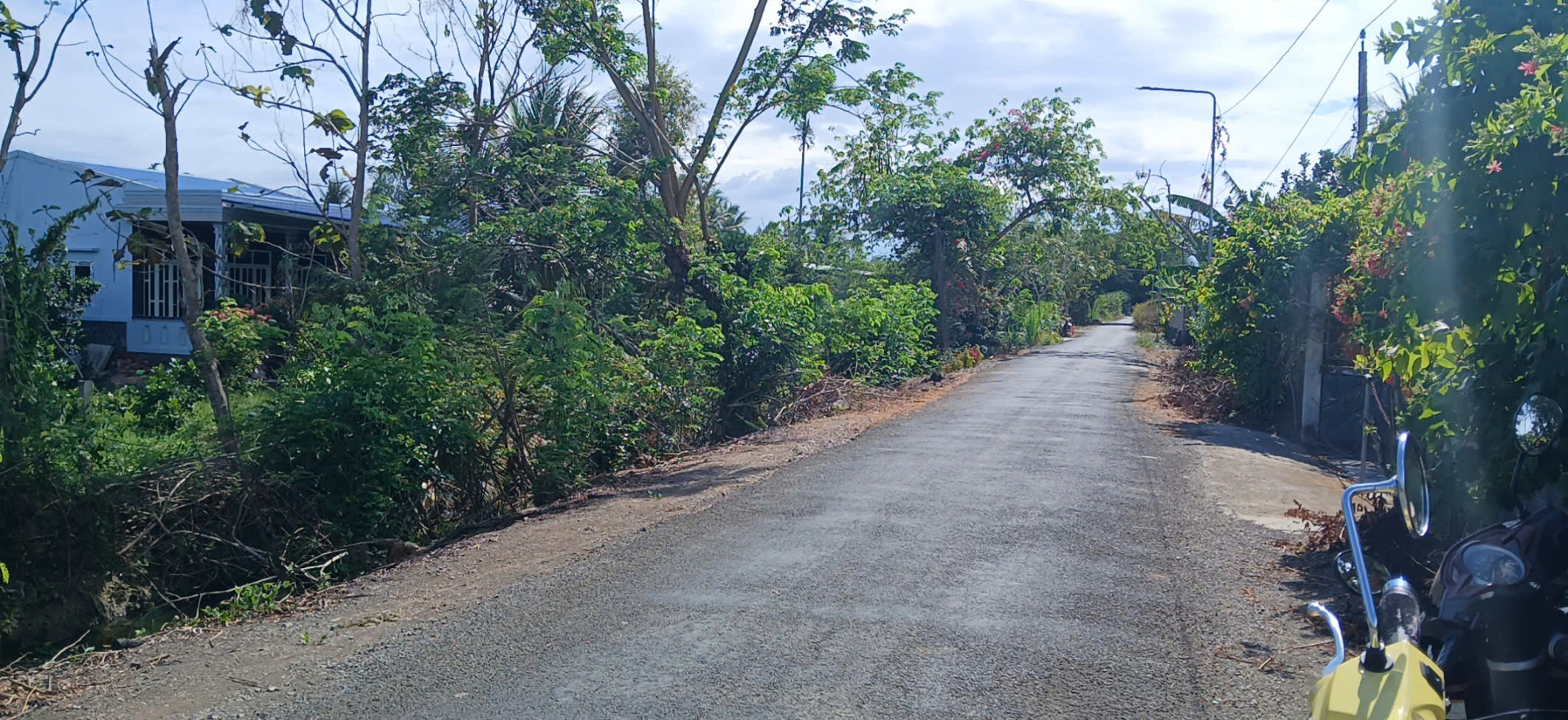 Lô đất trồng bưởi Lộ Xoài giáp ranh Mỹ Tho. Diện tích 1.700m2. Cách QL50 chỉ 1,5 km.