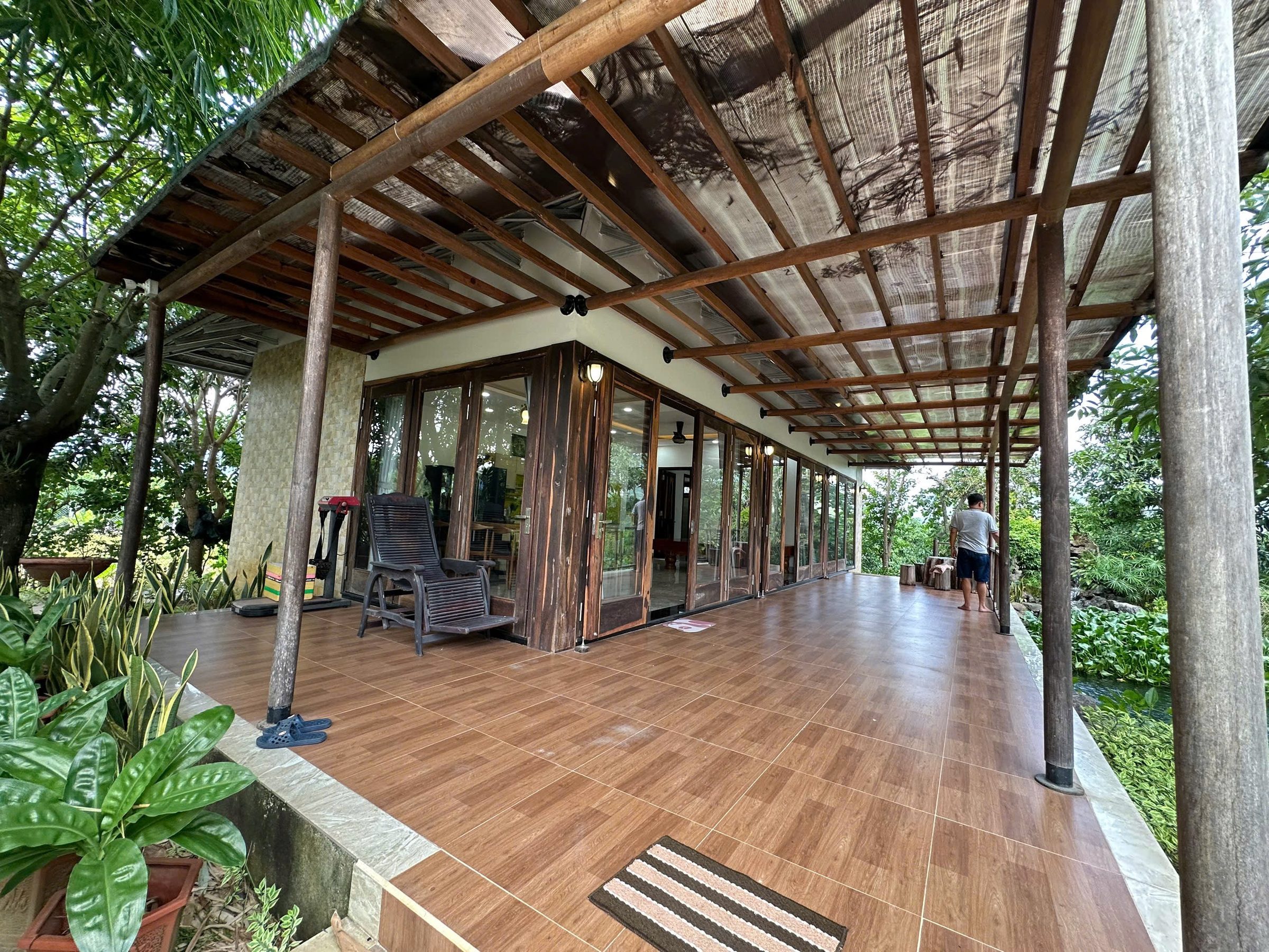 Cần bán Nhà Vườn 2 Mặt Tiền Suối Hiệp - Diên Khánh
Phù hợp Không Gian Nghĩ Dưỡng
 - Diện tích: 1.042 m2 ngang 48m (có 745.2 m2 thổ)
- Nhà cấp 4 gồm: 1PN- 2WC-1PK, đầy đủ tiện nghi (bếp, tủ lạnh. Máy lạnh…)
- Pháp lý: sổ hồng
-  Phía trước là sân vườn