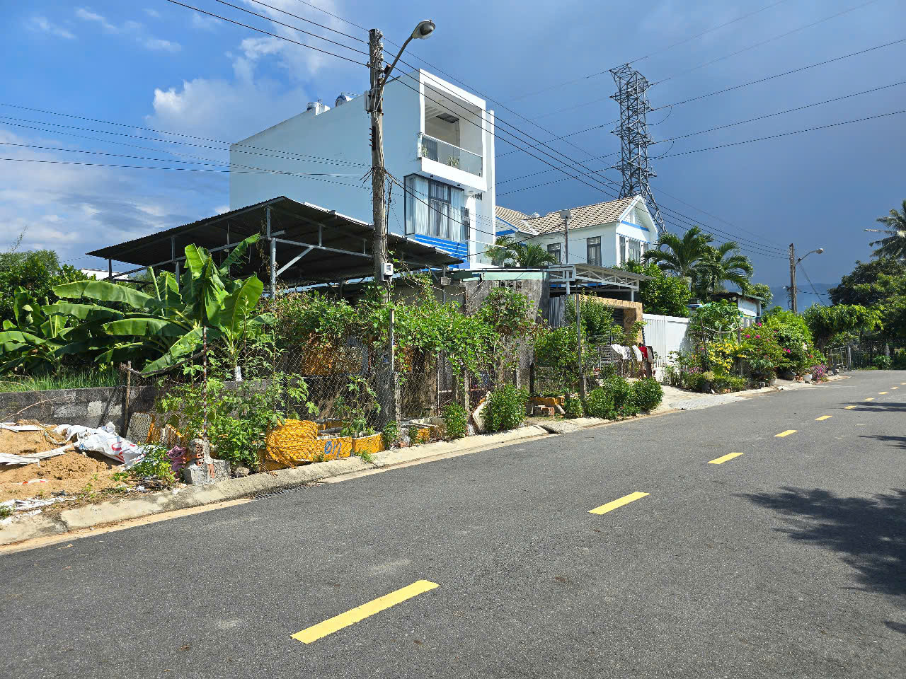 SUỐI TÂN-- 199 M2 -- 10M NGANG -- full ont -- GIÁ CHỈ 2 tỷ 200