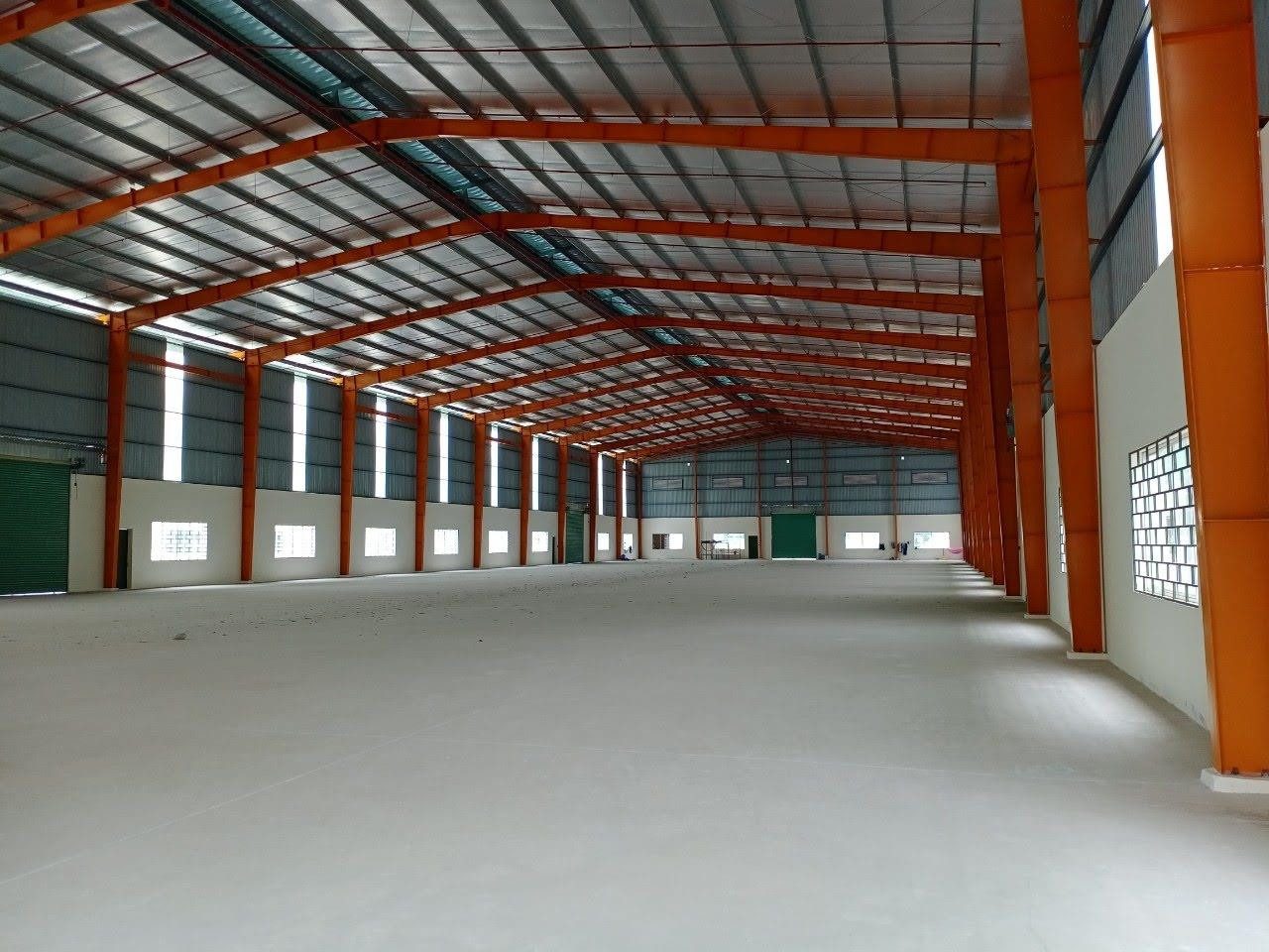Cho thuê xưởng 2500m2 Khu Công Nghiệp Long Khánh. Đồng Nai. Giá chỉ 2,8usd