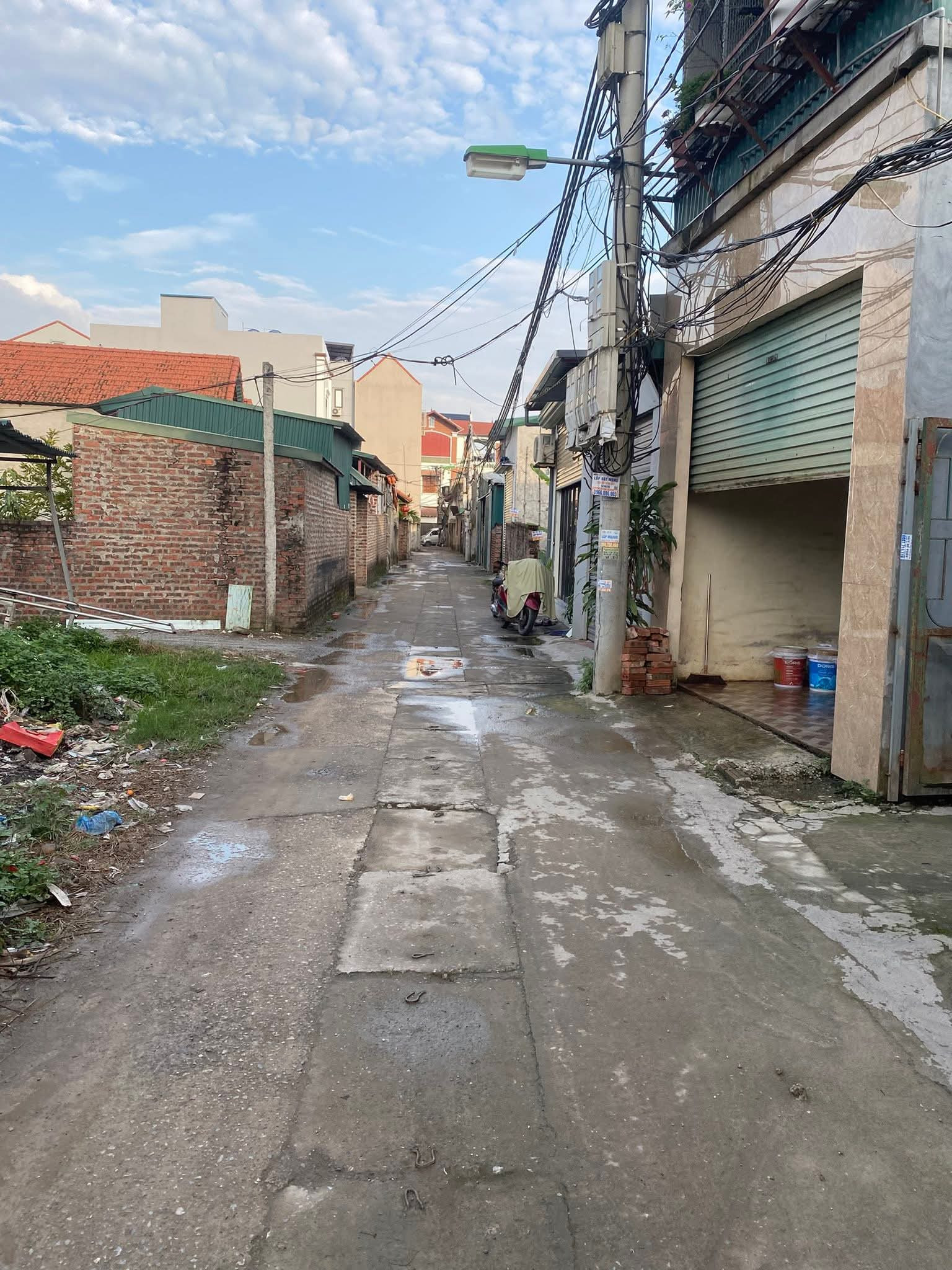 Bán đất kẹt trong kdc,,sát KĐT Vin Olympic,nơi đáng sống nhất Hà Nội 5năm tới.lh: e Thắng 0339647916
