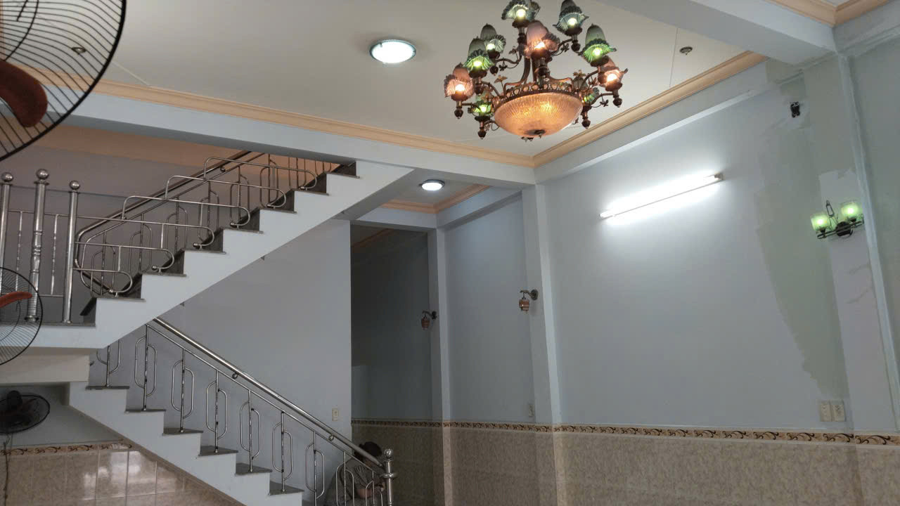 BÁN NHÀ 2 TẦNG SÁT SÂN BAY CHU LAI