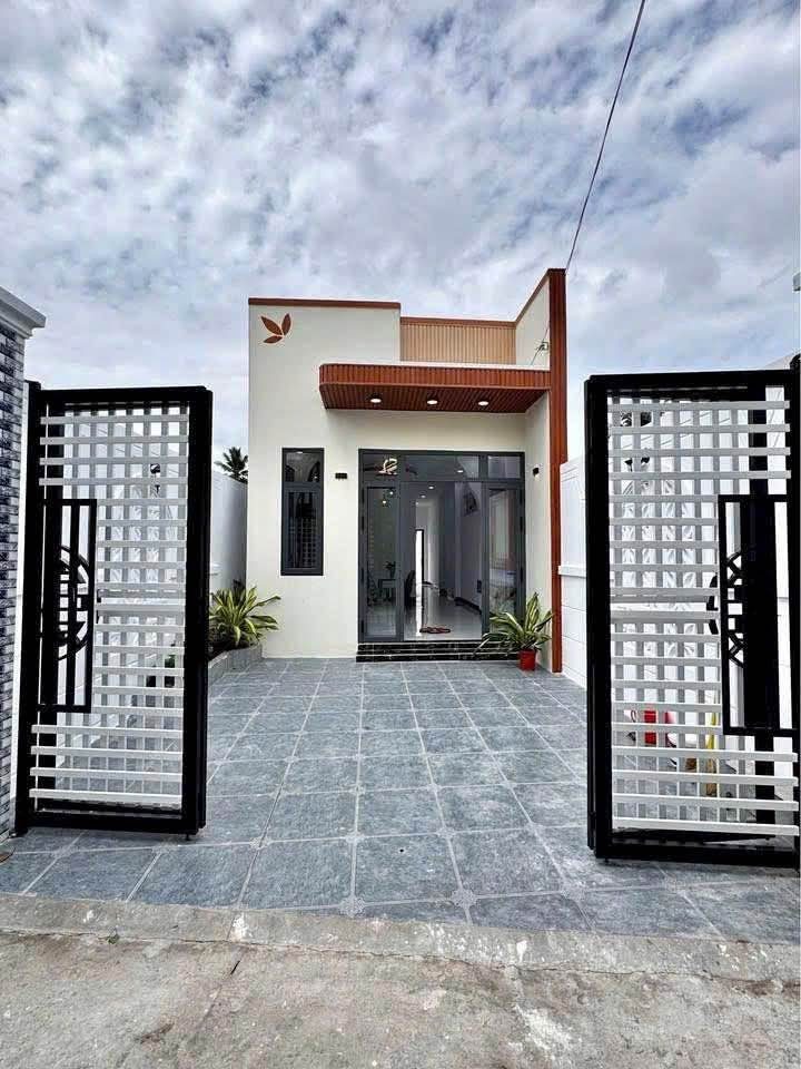 Bên em còn 1 suất xây nhà cấp 4. Giá full chỉ 1ty250 (trả trước cho em 300 triệu nhận nhà)