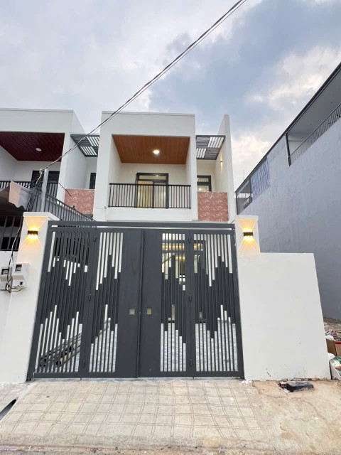 Cần tiền bán gấp căn nhà mới xây