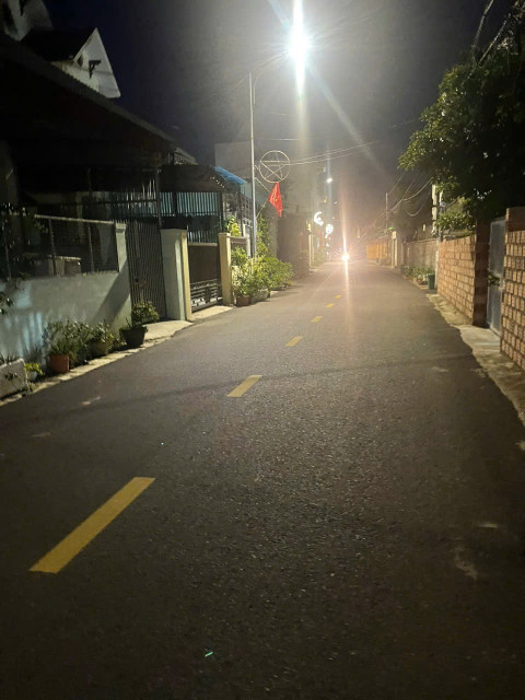 Bán 67 m mặt đường 7m trải nhựa gần ngay 359 và máng nước. L/h :076.231.9990 e Thúy