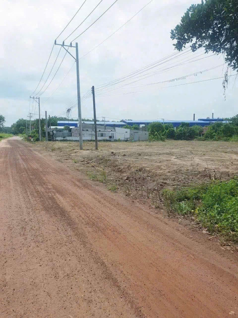 Đất mặt tiền đường liên xã 370 triệu 1 sào lh : 0981665477