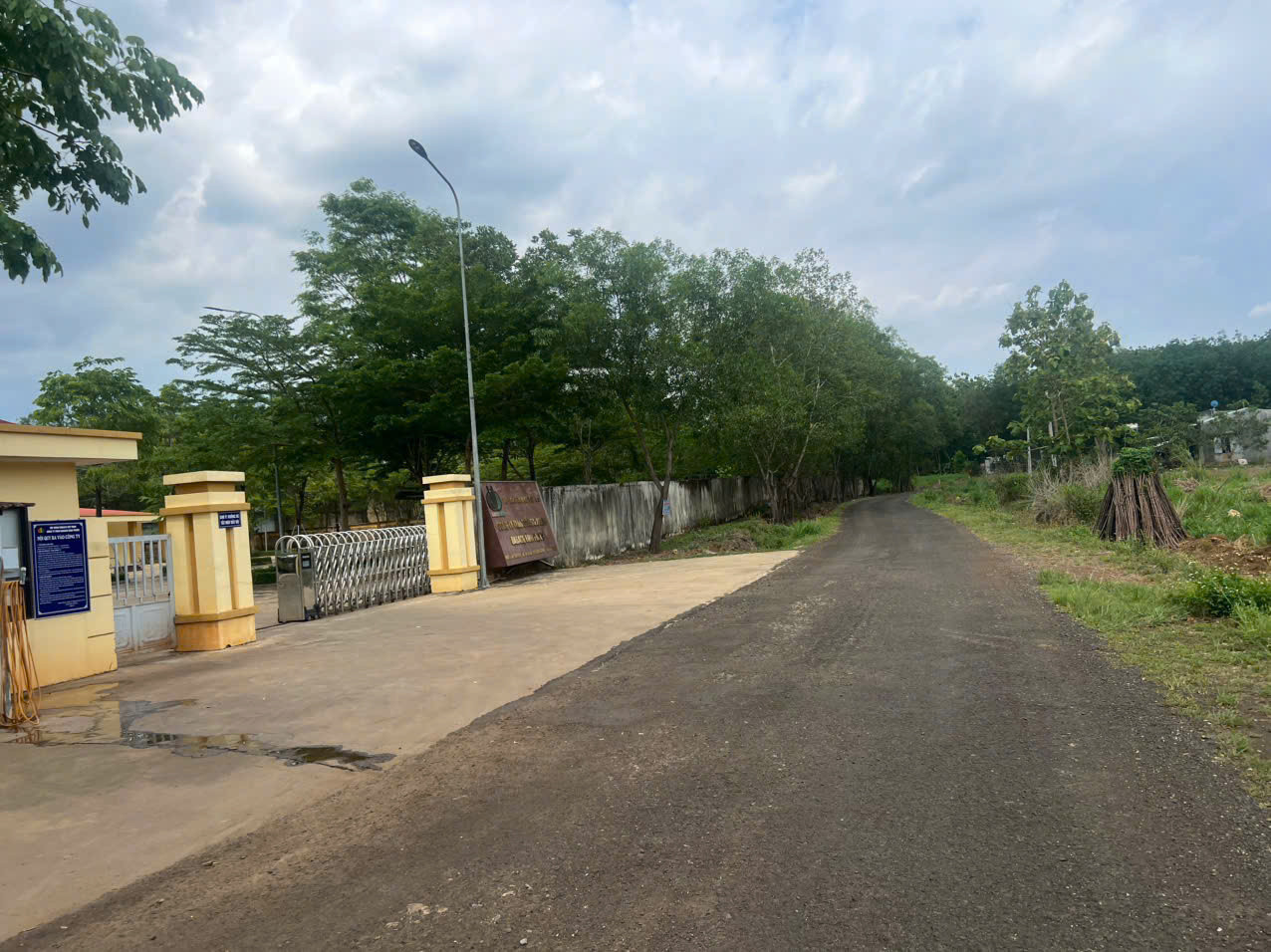 Đất mặt tiền đường nhựa 19m   0981665477