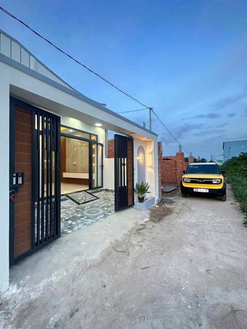 [ Cầu vượt số 10, KCN Long Giang, Tân Hương] Nhà mới cấp 4 đường ô tô VF3
