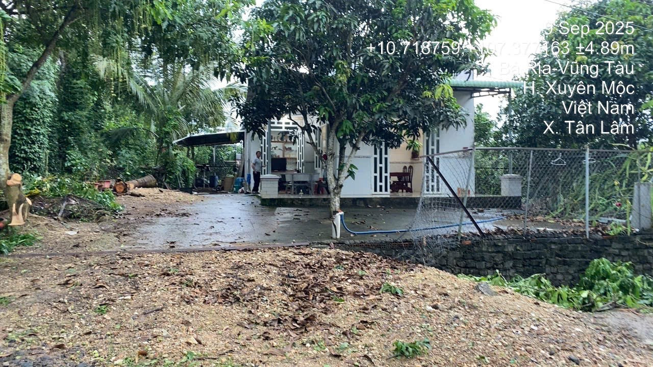 Bán đất tặng nhà fuf hồng giá siu rẻ 
Đường suối Đá.xã tân lâm: 30 x107