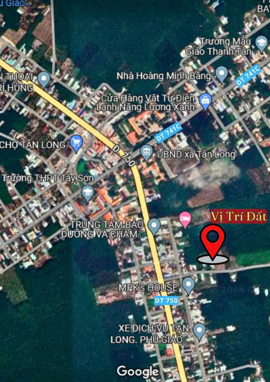 CẦN BÁN GẤP LÔ ĐẤT NGAY SAU LƯNG ỦY BAN CHỈ CẦN 300 TRIỆU CÔNG CHỨNG NGAY