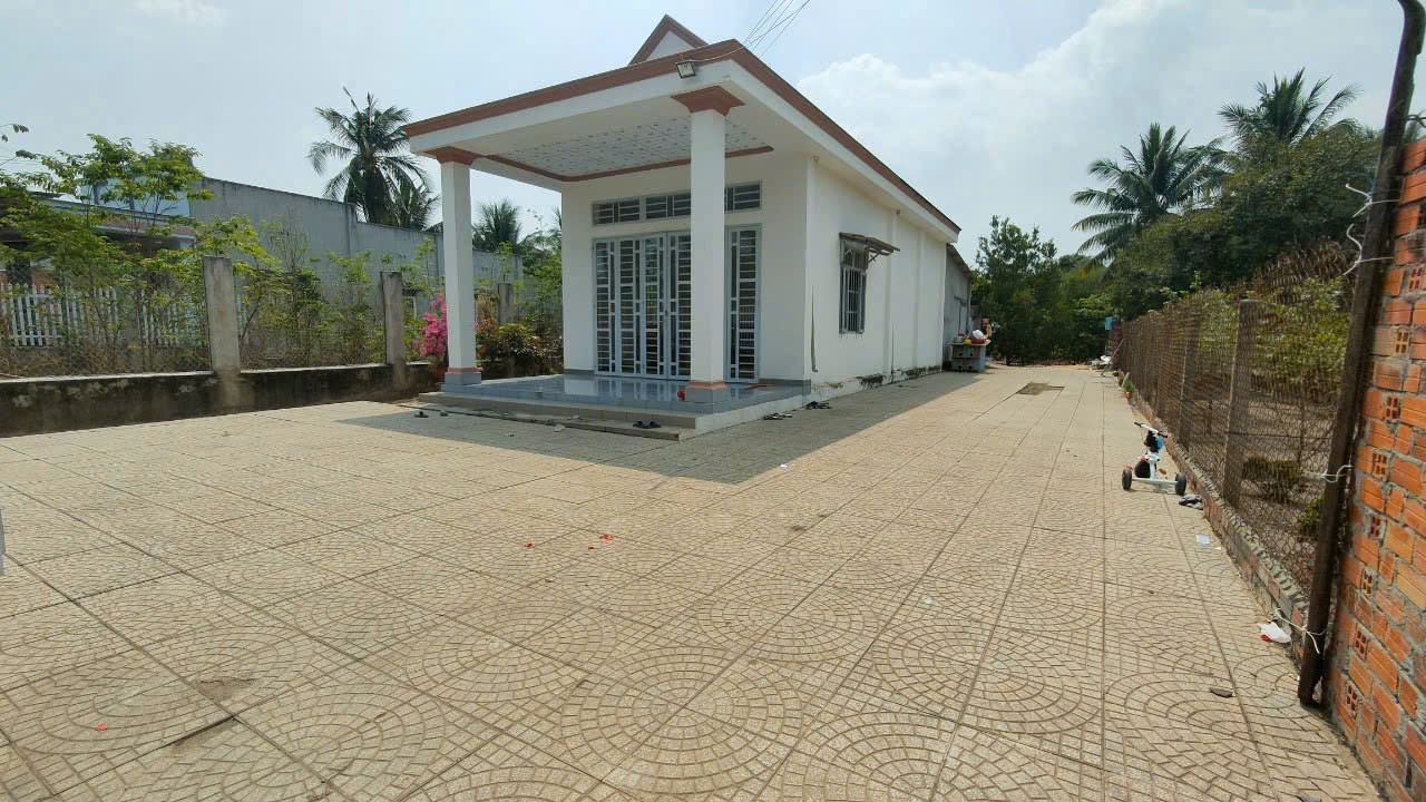 Bán nhà 684.3m² ngang 12m giá 1.39 tỷ Xã Tân Phú
