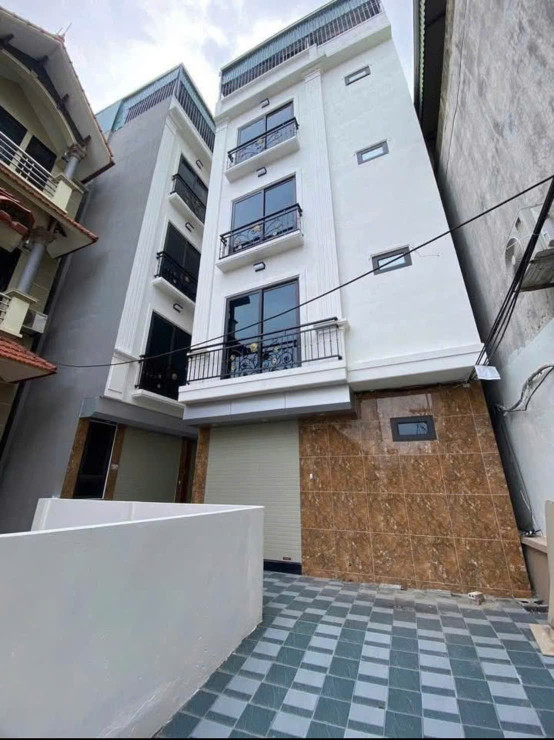 Cực Vip! Bán Nhà Mặt Phố Tân Phú - Xe Khách Qua Cửa, 48m2x5T MT:4m Giá Chỉ 5.5x Tỷ.