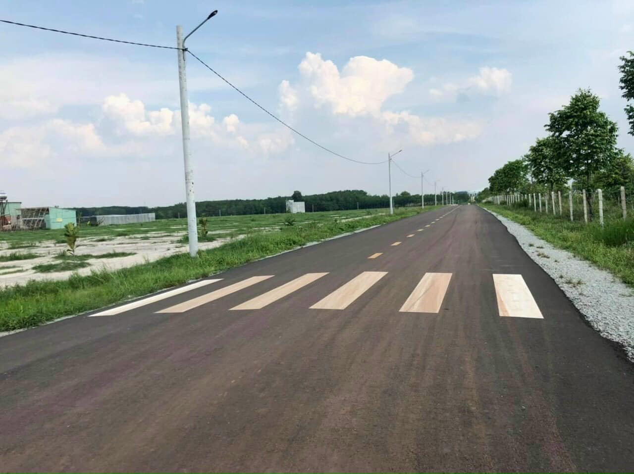 Kẹt tiền sang gấp 200m2 đất mt 12 ngay chợ, kcn tiện xây trọ giá 290tr