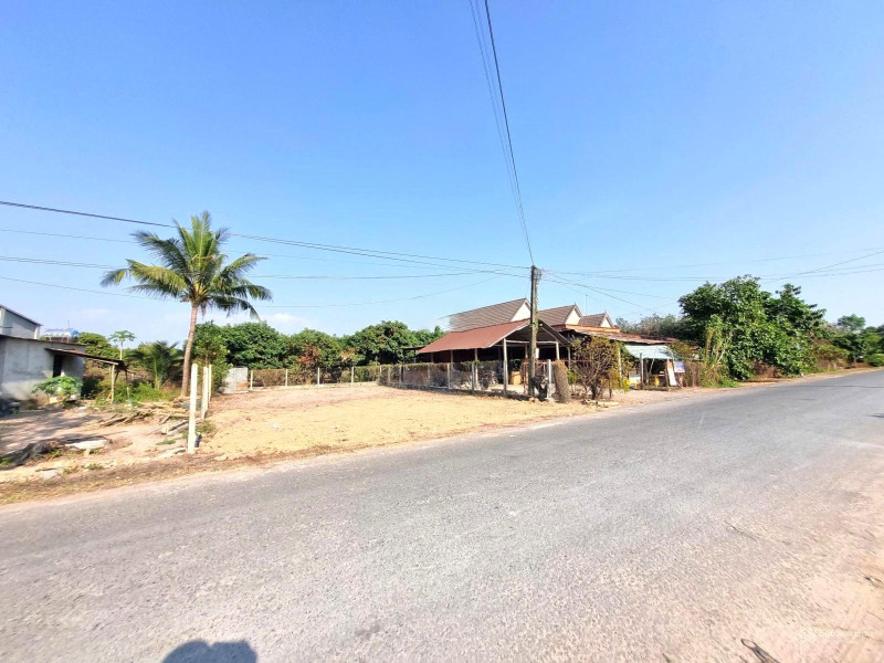 BÁN LÔ ĐẤT MẶT TIỀN NHỰA 279M2 BƯỚC BỘ QUA KHU CÔNG NGHIỆP 390 TRIỆU