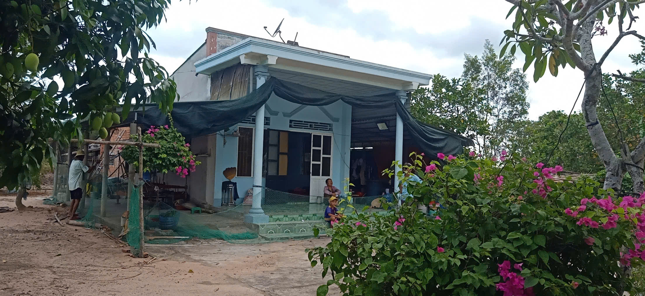 MUA ĐẤT TẶNG NHÀ CẤP 4 CÒN MỚI TINH