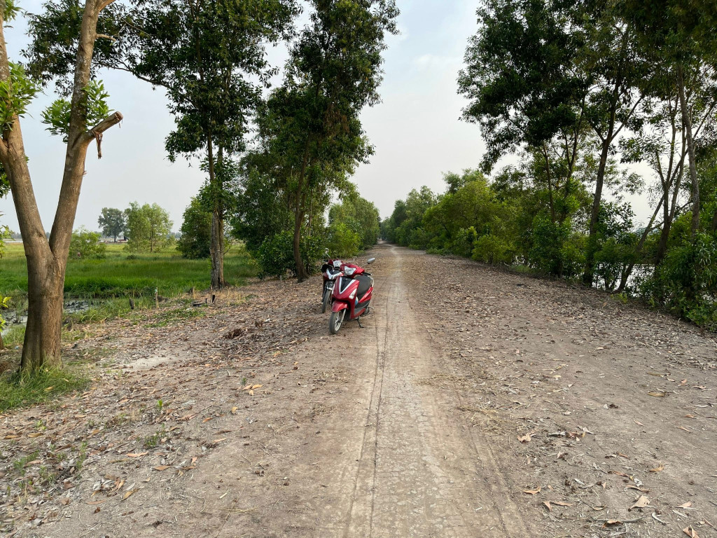 Đất mặt tiền kênh địa phận